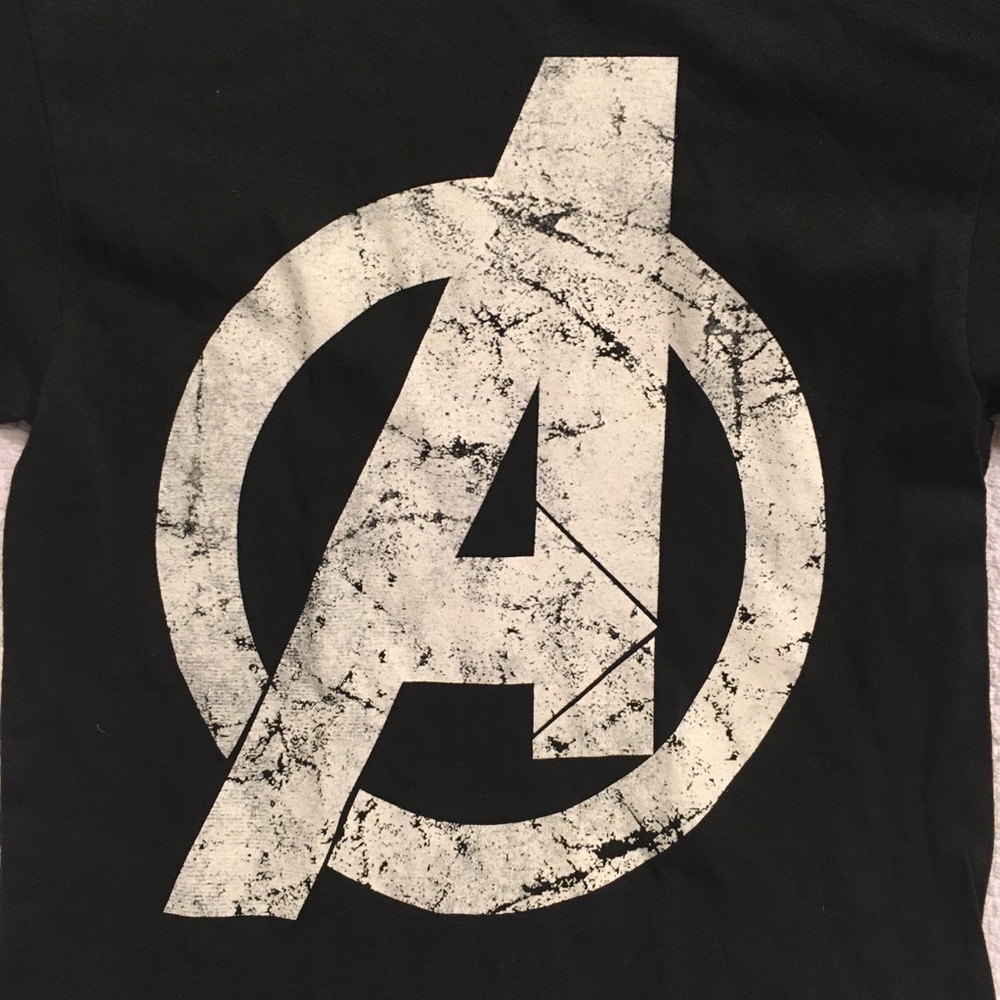 SOLD✨NWOT Marvel Avengers T-Shirt - Picture 2 of 4